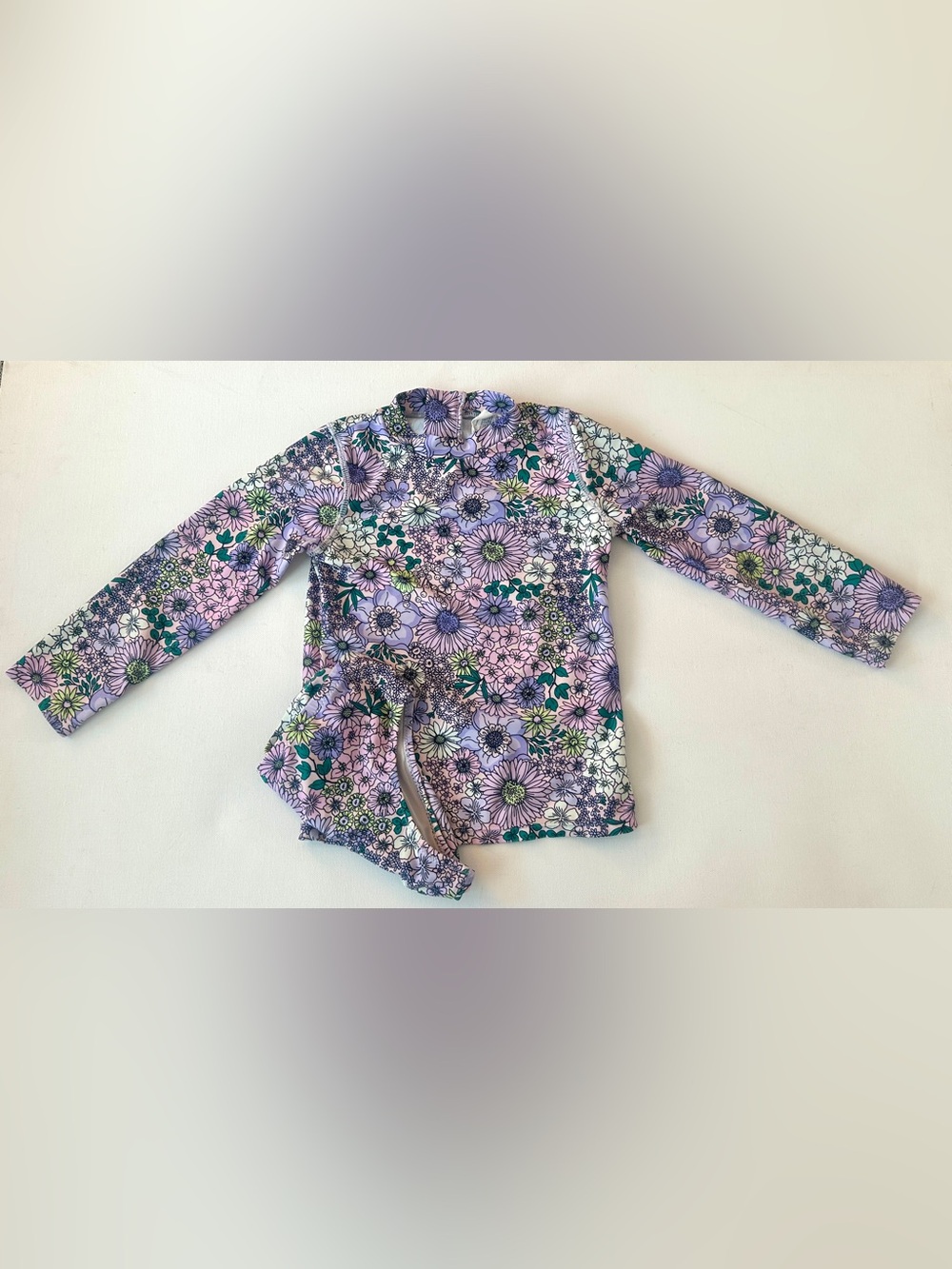 Shade Critters girl’s Mod two -Piece Rashguard Swimsuit Set.  Size 4T.